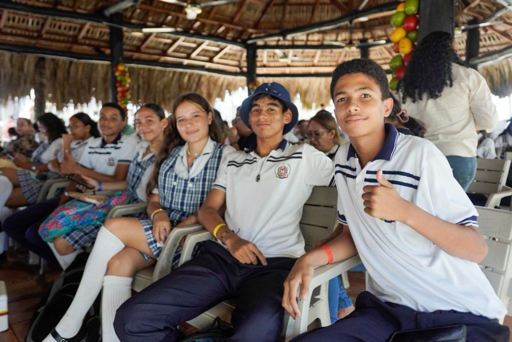 *GOBERNACIÒN DE CÒRDOBA FORTALECE EL APRENDIZAJE INGLÈS EN MUNICIPIOS TURÌSTICOS DEL DEPARTAMENTO*