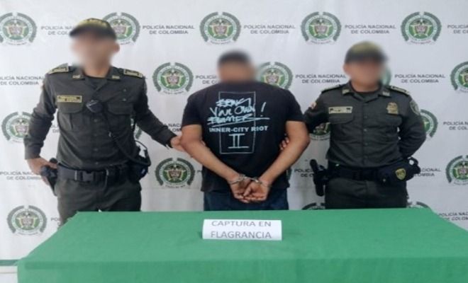 *AGREDIÓ A UN FUNCIONARIO DE POLICÍA POR LO QUE FUE CAPTURADO Y LE CAERÁ TODO EL PESO DE LA LEY*