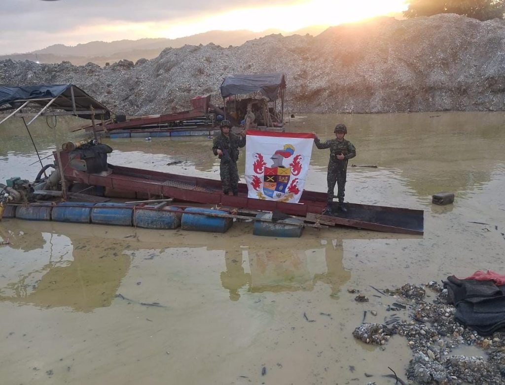 *EJÉRCITO INHABILITA MAQUINARIA EMPLEADA PARA LA EXTRACCIÓN ILEGAL MINERA EN EL BAGRE-ANTIOQUIA*