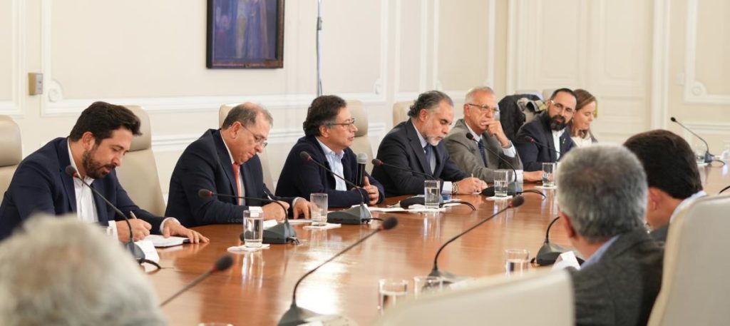 *»EL COMERCIO NO PUEDE ESTAR POR ENCIMA DE LA VIDA»: PRESIDENTE PETRO ANUNCIA CAMBIOS EN POLÍTICA COMERCIAL, SE MODIFICARÁ TLC CON EE. UU. Y FIN DEL ACUERDO CON ISRAEL*