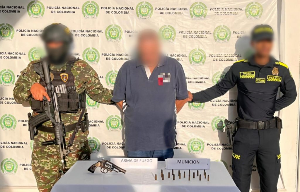 *ESTE SUJETO FUE CAPTURADO POR LAS AUTORIDADES CON ARMA DE FUEGO ILEGAL*