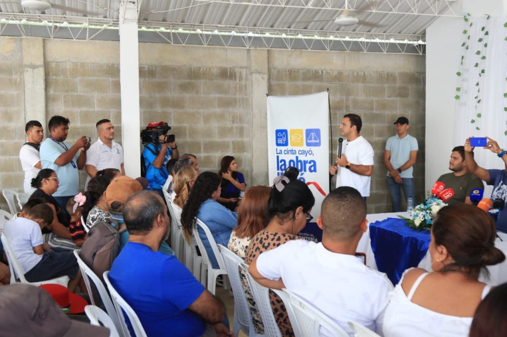 *ALCALDE HUGO KERGUELÉN ENTREGÓ LA NUEVA SEDE CAMILO LAMADRID, DE LA IE JOSÉ MARÍA CÓRDOBA, EN EL BARRIO CANTACLARO*
