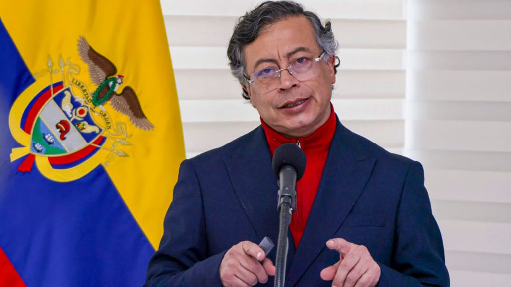 Presidente Petro anunció creación de central única de compra de medicamentos en EPS intervenidas.