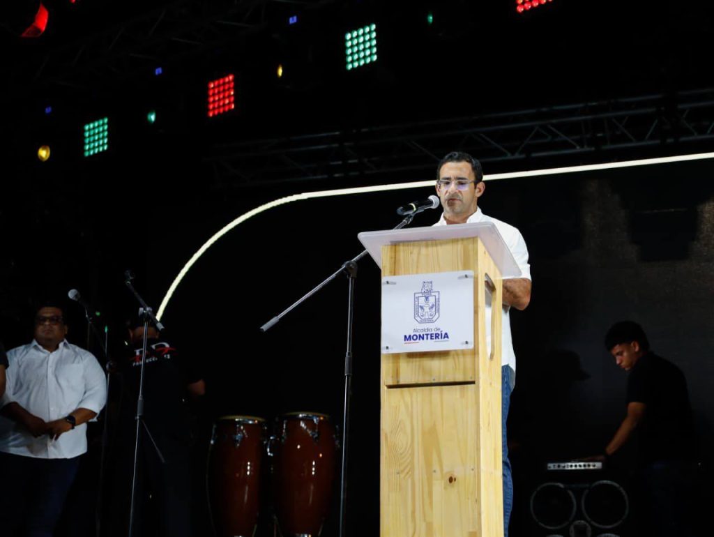 *ALCALDE DE MONTERÍA HUGO KERGUELÉN Y SU GESTORA SOCIAL DIANA SIERRA LE DIERON LA BIENVENIDA A «UNA NAVIDAD PARA RECORDAR»*