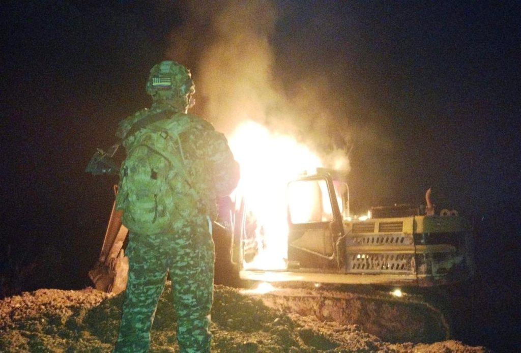 Duro golpe a la explotación ilícita de yacimientos mineros en Puerto Libertador, Córdoba: tropas del Ejército intervinieron 16 unidades.