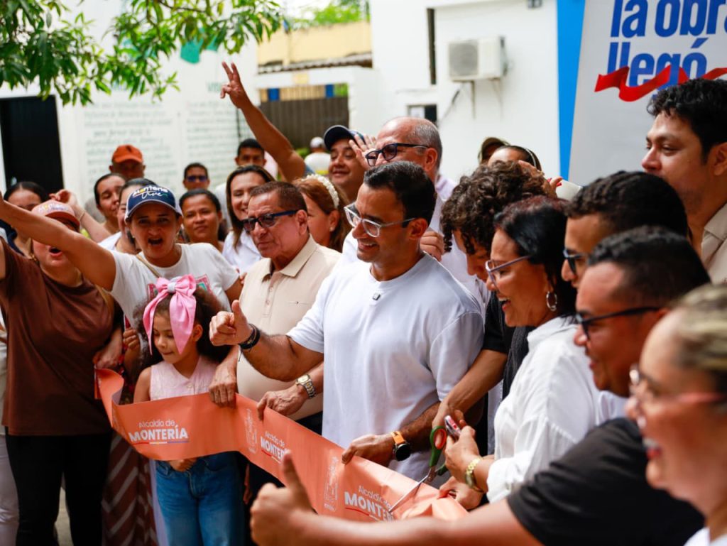No más baldes en la IE Santa Rosa de Lima: Alcalde Hugo Kerguelén entregó mejoramiento de infraestructura que beneficia a cientos de estudiantes.