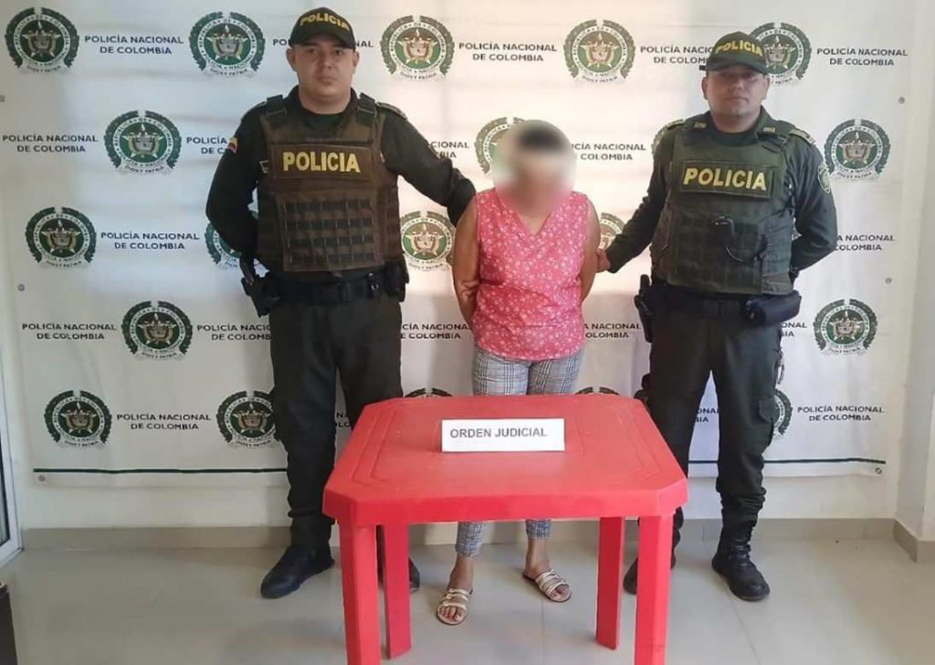 En controles preventivos, Policía Nacional captura a mujer con orden judicial vigente.