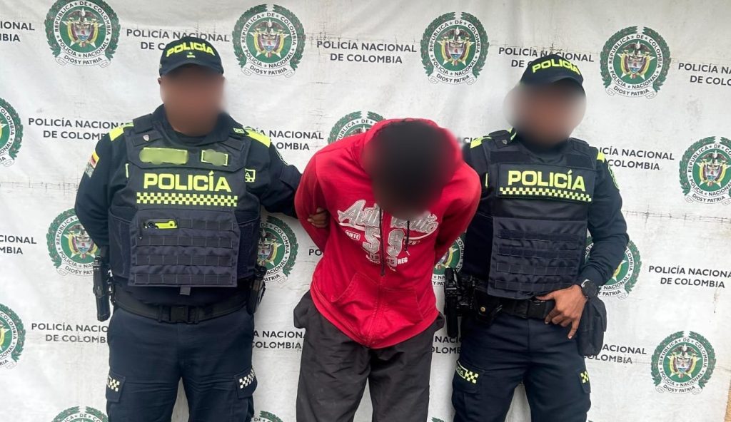 *ESTABA ROBANDO EN EL BARRIO EL EDÉN DE MONTERÍA Y FUE CAPTURADO*