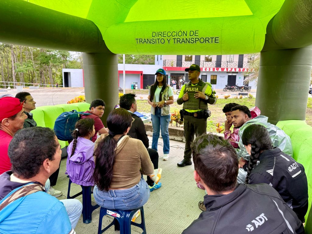 Policía Nacional refuerza campañas de sensibilización vial en Córdoba durante el puente festivo de Reyes Magos.