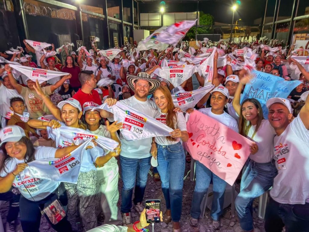 ¡Multitudinario, vibrante, apoteósico el encuentro de mujeres con Martha Ruiz!