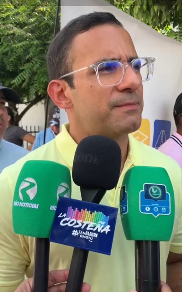 Montería refuerza la recuperación de su red vial con tres frentes simultáneos de maquinaria.
