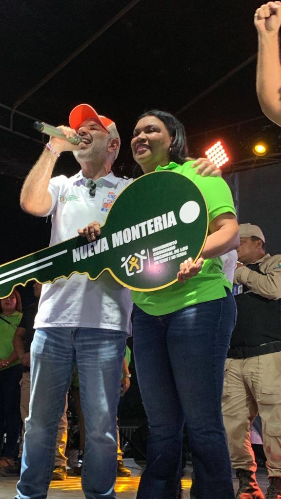 En Montería nace una unión histórica: la lideresa Yalenis Mazón le da la bienvenida al aspirante al senado Edgardo Espitia a hacer parte del movimiento «los sin techo y sin tierra».