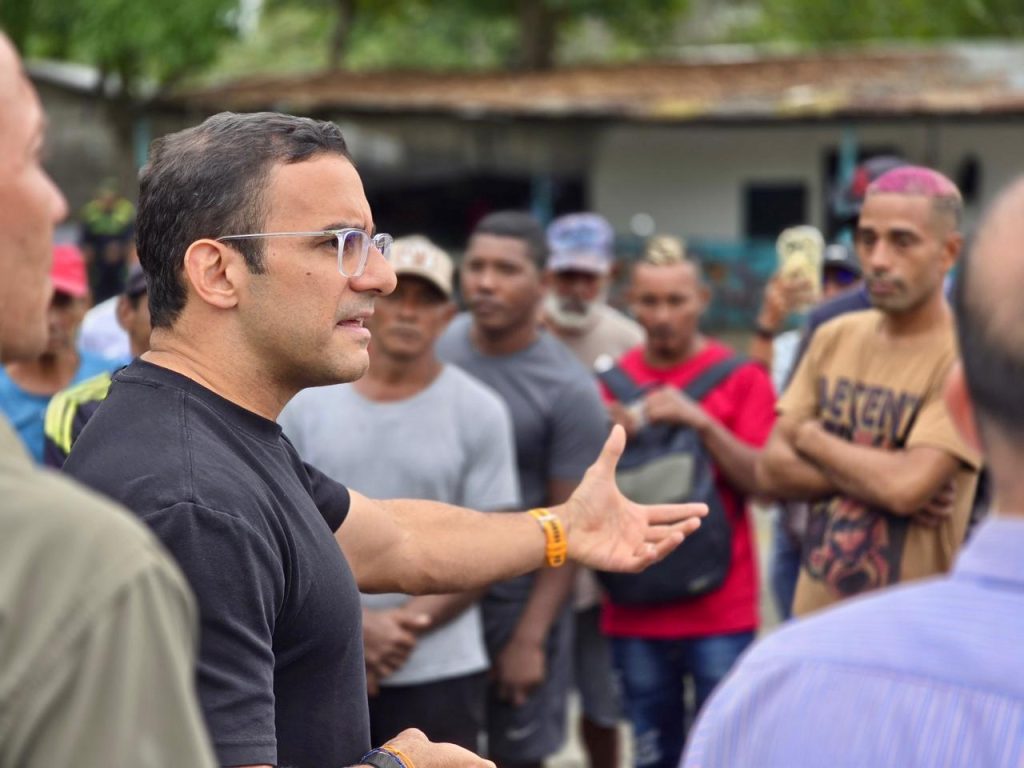 Alcalde Hugo Kerguelén recorre zonas ribereñas urbanas y hace llamado urgente ante creciente del río