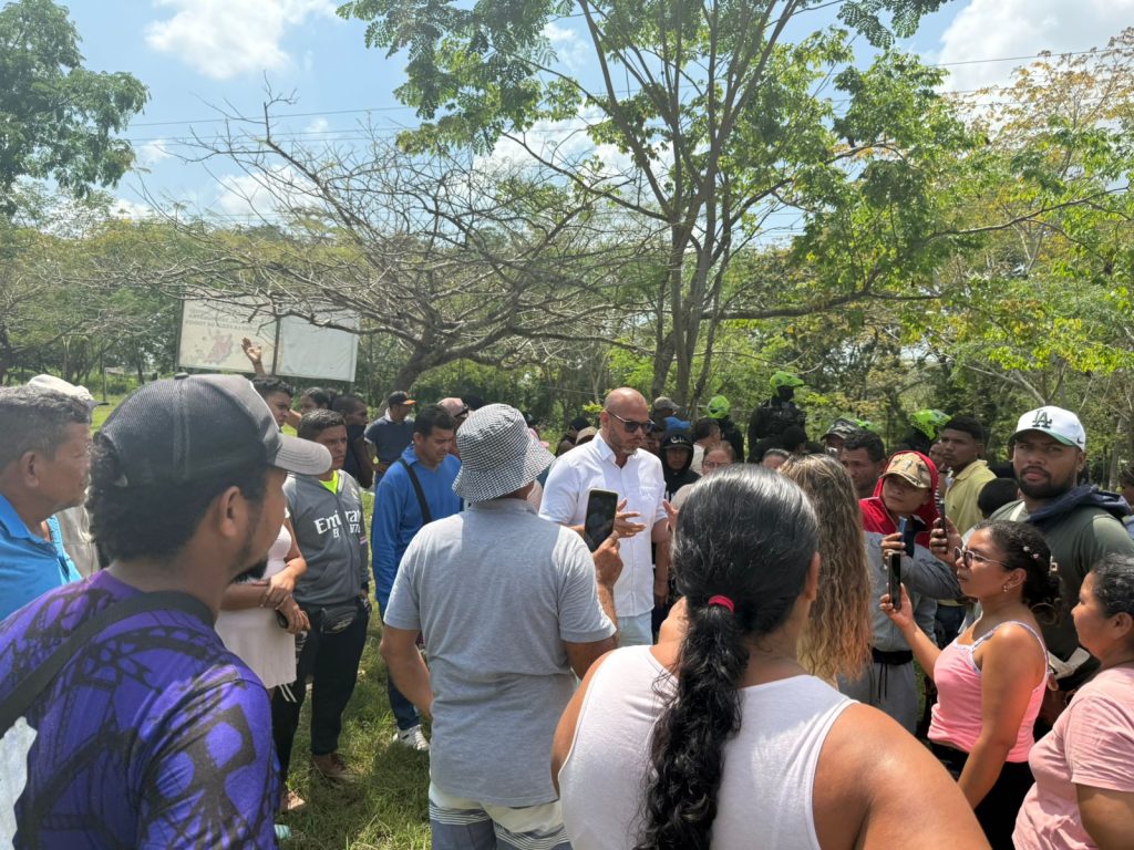 Graves denuncias por presunto uso desproporcionado de la fuerza contra familias damnificadas en el Coliseo de ferias de Montería.