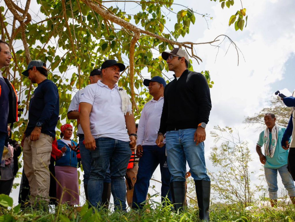 Alcalde Hugo Kerguelén llegó a Las Palomas para trabajar junto a la comunidad en el cierre de las bocas en El Tigre y Las Olas.